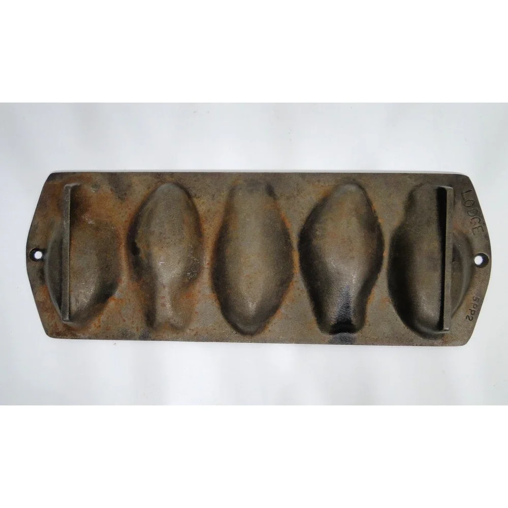 Lodge Cast Iron Perch Pan 5 Fish Mold Cornbread Bakeware 5PP2 Vintage Style
